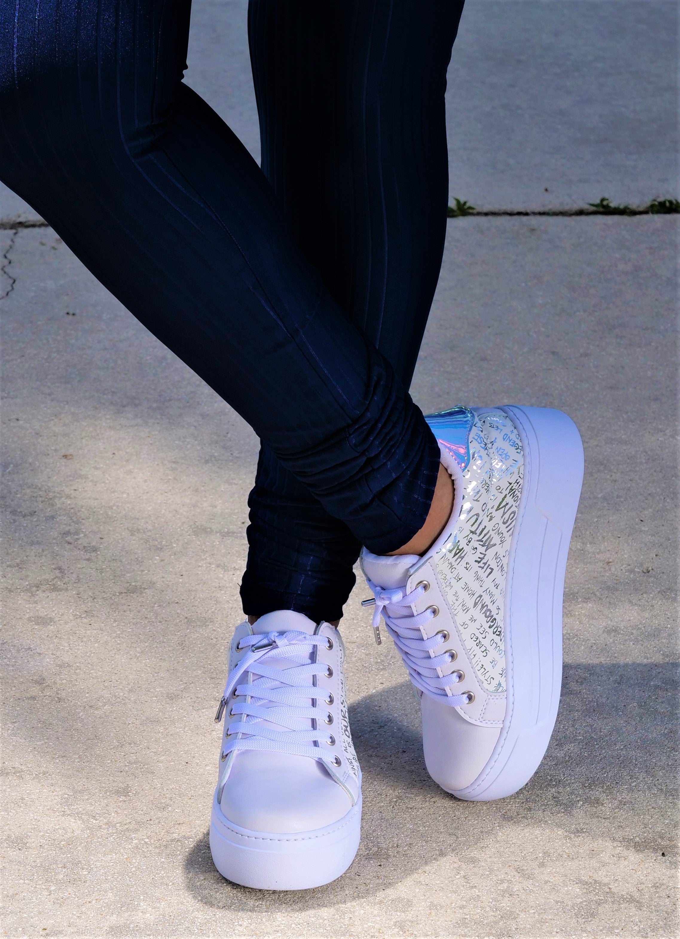 White Sneakers - Zapster