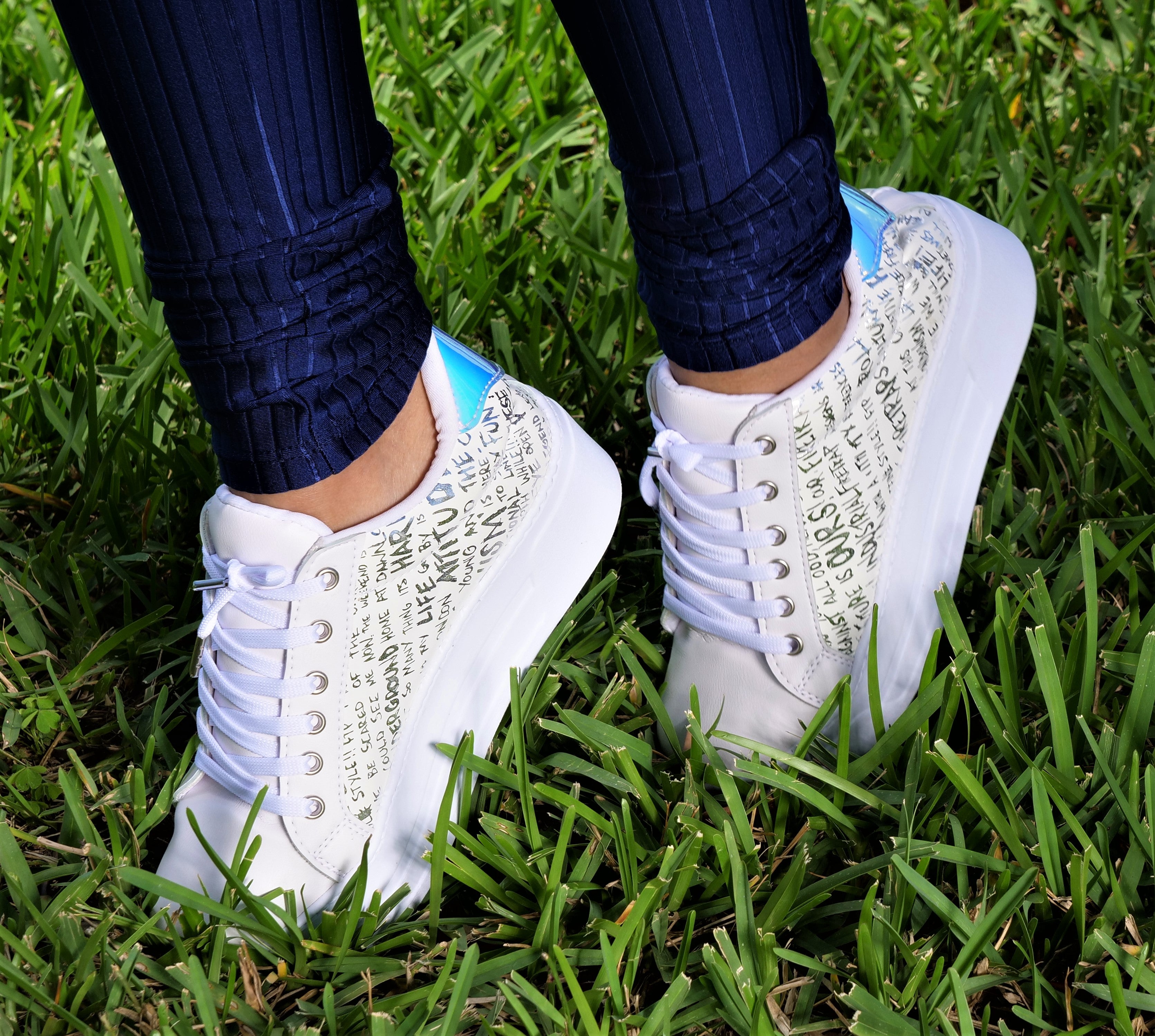 White Sneakers - Zapster