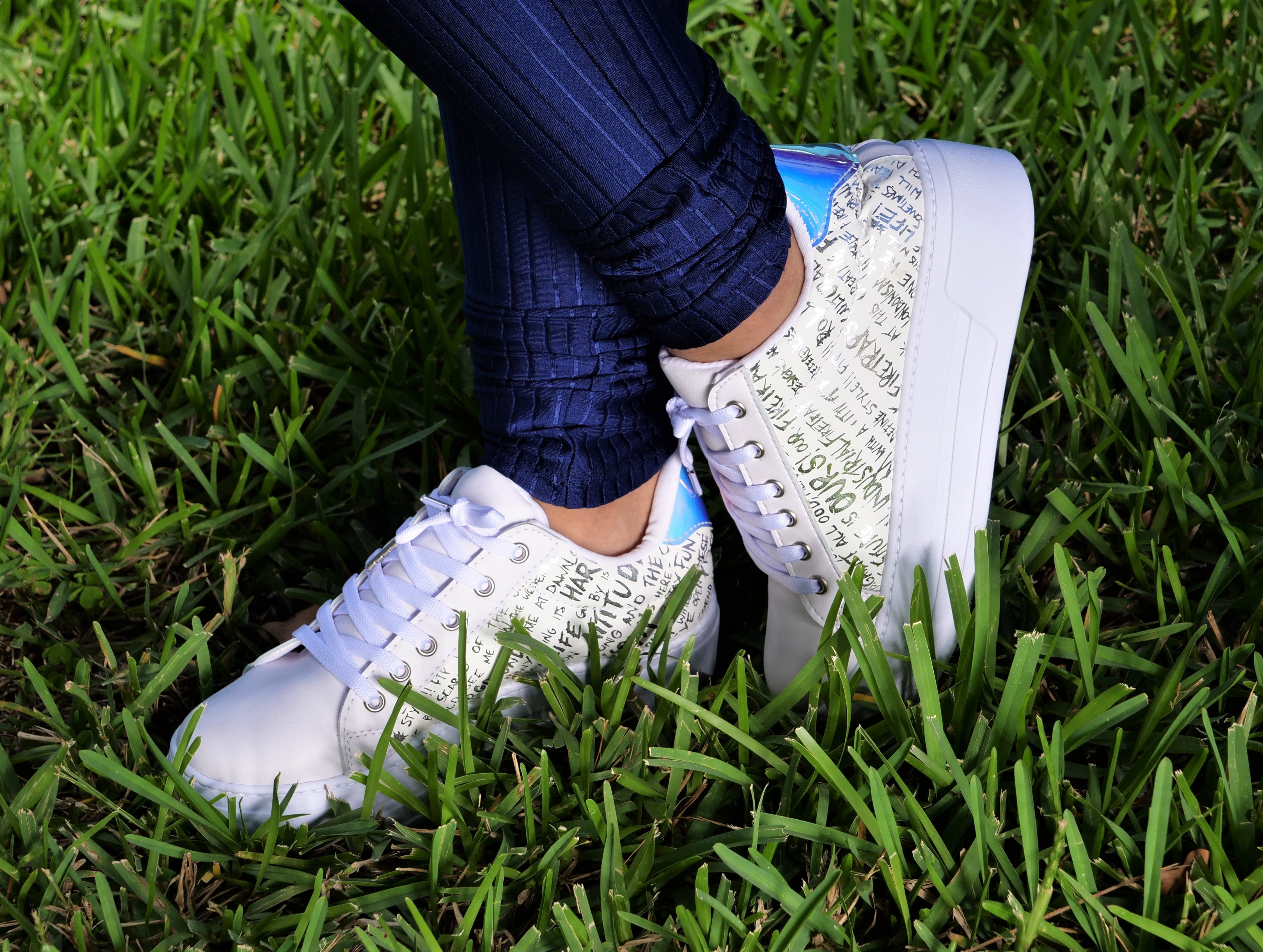 White Sneakers - Zapster