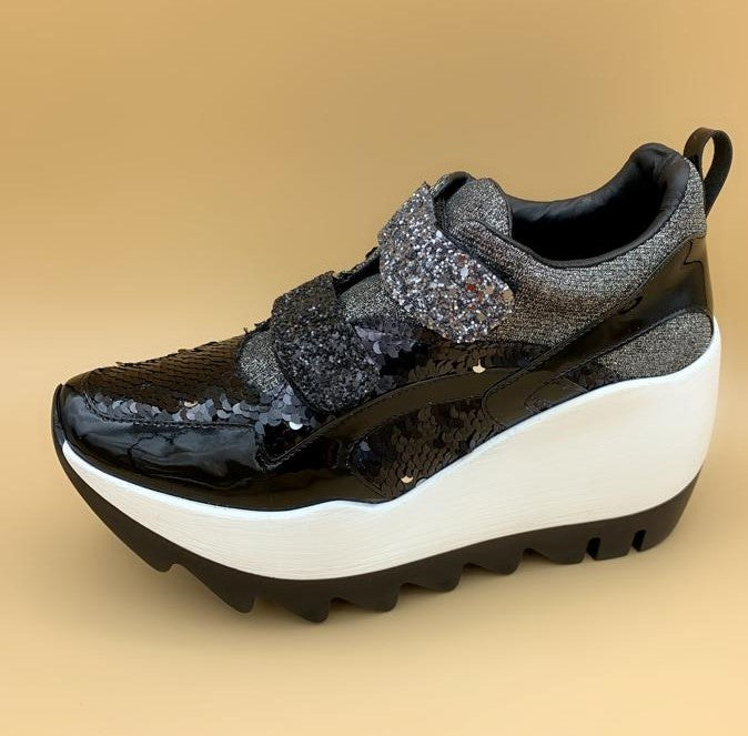 Glitter Sneakers (Black - White) - Chevesic